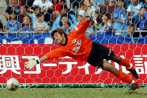 シュートに反応する野沢洋輔（03年撮影）
