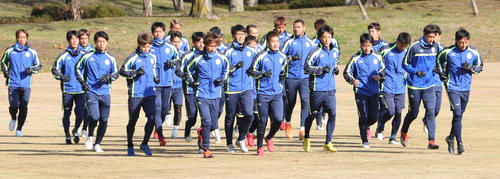 ランニングする山形の選手たち（撮影・野上伸悟）