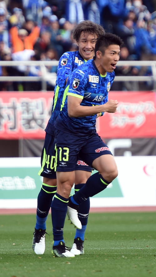 山形対町田　後半2分、先制ゴールを決めて喜ぶ山形FW大槻