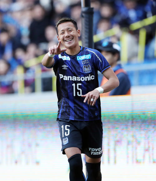 G大阪対松本　前半、この日2点目となるゴールを決め笑顔を見せるG大阪MF井手口（撮影・前田充）
