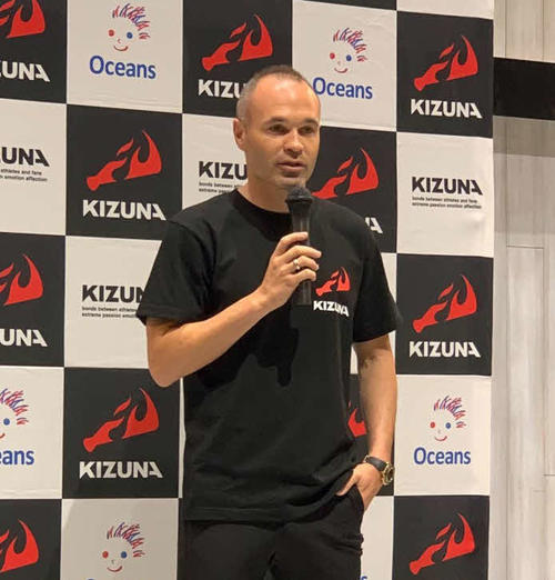 「KIZUNA」公式アンバサダーに就任した神戸MFイニエスタ
