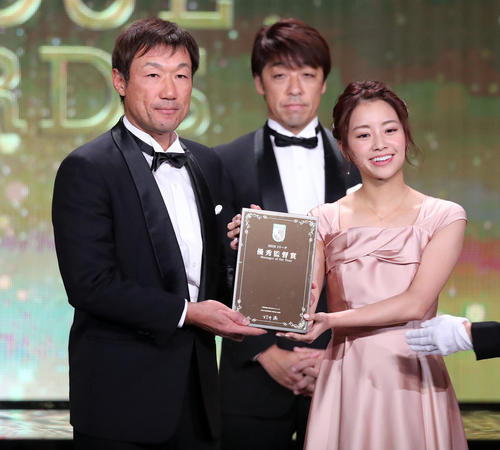 優秀監督賞に選出された大分片野坂監督（撮影・垰建太）
