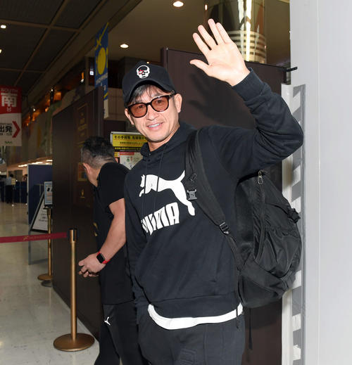 恒例のグアムキャンプに出発する横浜FCのカズ（撮影・たえ見朱実）