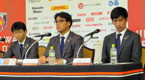 浦和の新強化体制発表会見に出席した左から戸苅フットボール本部長、土田SD、西野TD
