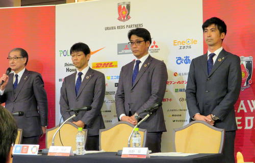 浦和の新強化体制発表会見に出席した左から立花社長、戸苅フットボール本部長、土田SD、西野TD