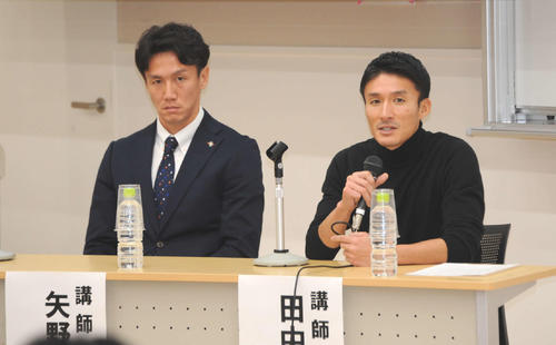 自らの経験を学生に伝えた矢野（左）と田中