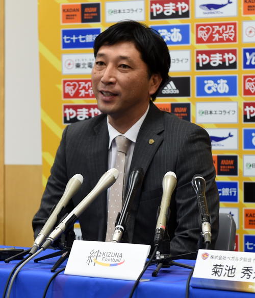 会見する仙台・木山新監督（撮影・山田愛斗）