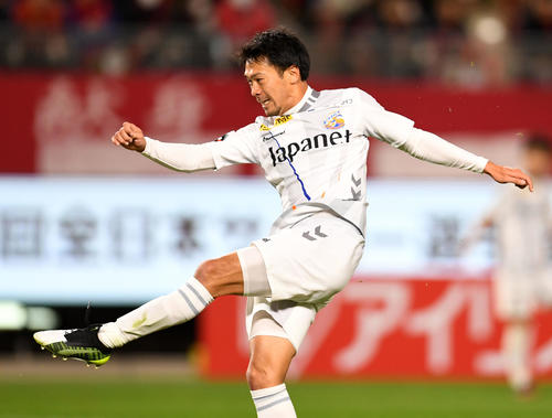 後半、ゴールを決める長崎MF沢田（撮影・横山健太）