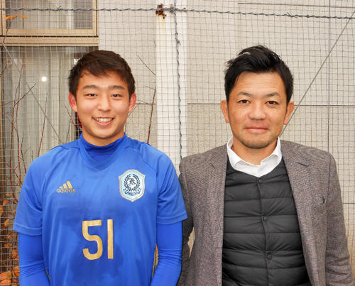 興国・内野智章監督（右）と副主将MF芝山和輝（撮影・横田和幸）