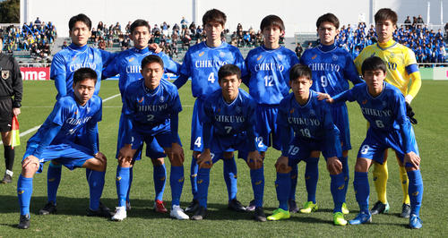 草津東対筑陽学園　試合前に記念撮影する筑陽学園選手たち（撮影・中島郁夫）