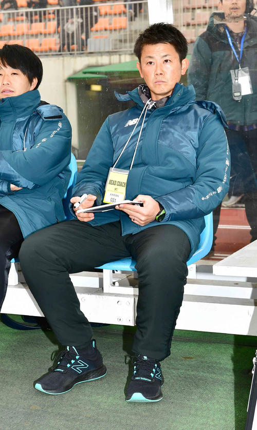 矢板中央対大手前高松　矢板中央戦に臨む大手前高松・川上監督（撮影・小沢裕）