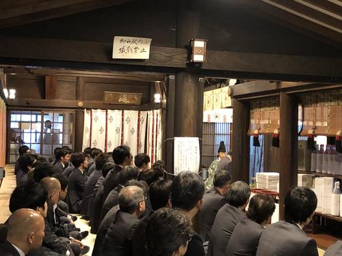 今季の必勝祈願に臨んだ浦和の選手、コーチ陣、スタッフら（浦和レッズ提供）