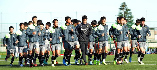 ランニングする青森山田の選手たち（撮影・鎌田直秀）