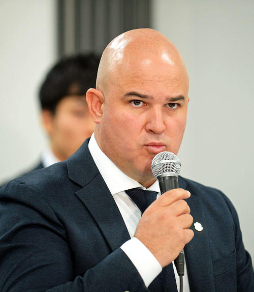 1年でのJ1復帰を誓った磐田のフベロ監督