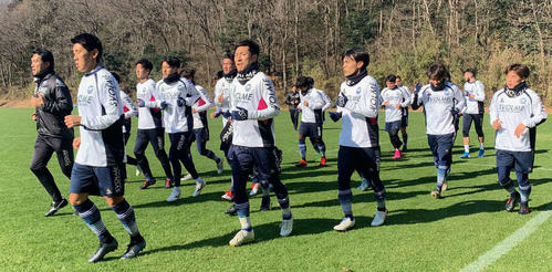 ランニングするJ2町田の選手ら（撮影・松尾幸之介）