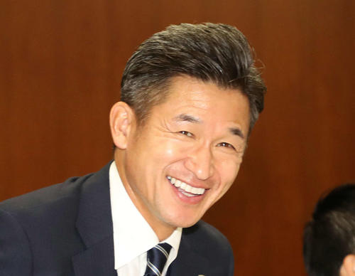 カズがキャンプ合流お預け 左臀部疲労で治療専念 ｊ１写真ニュース 日刊スポーツ