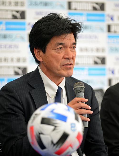 今季の抱負を語る沼津の今井監督