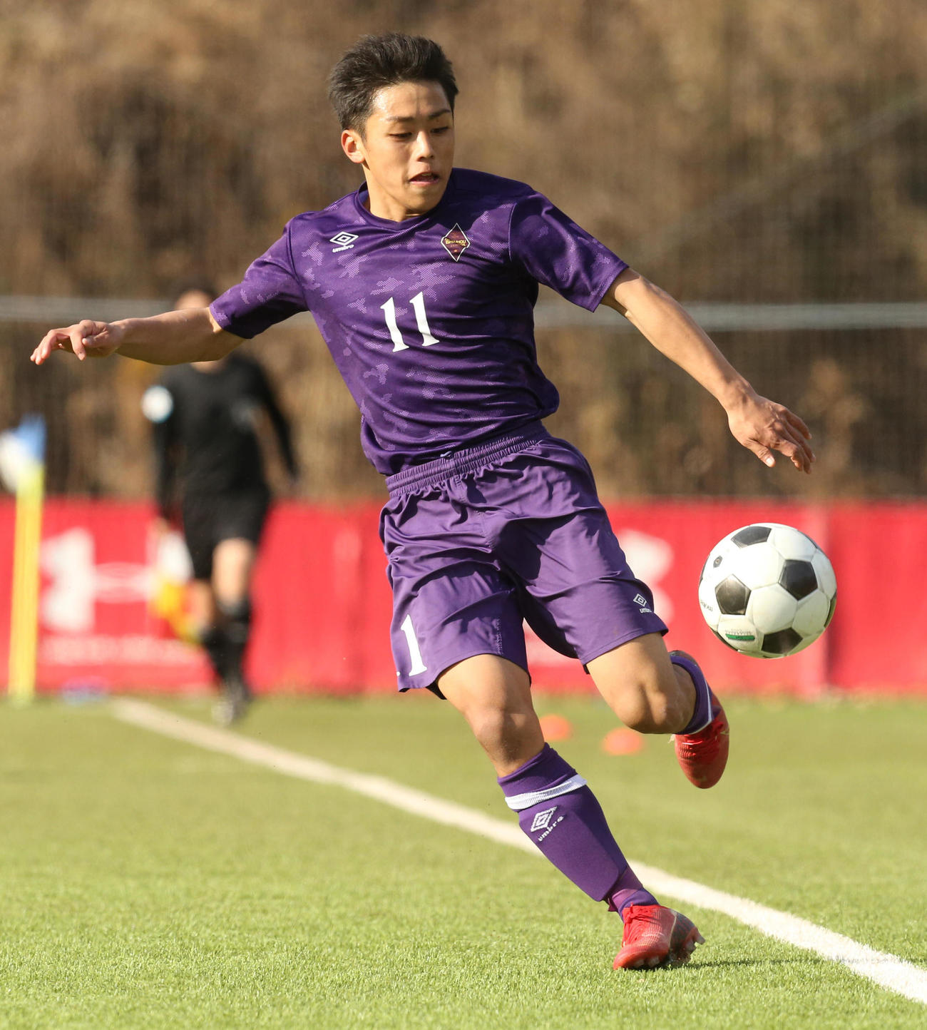 学法石川対羽黒　後半、左サイドを上がる学法石川FW佐藤