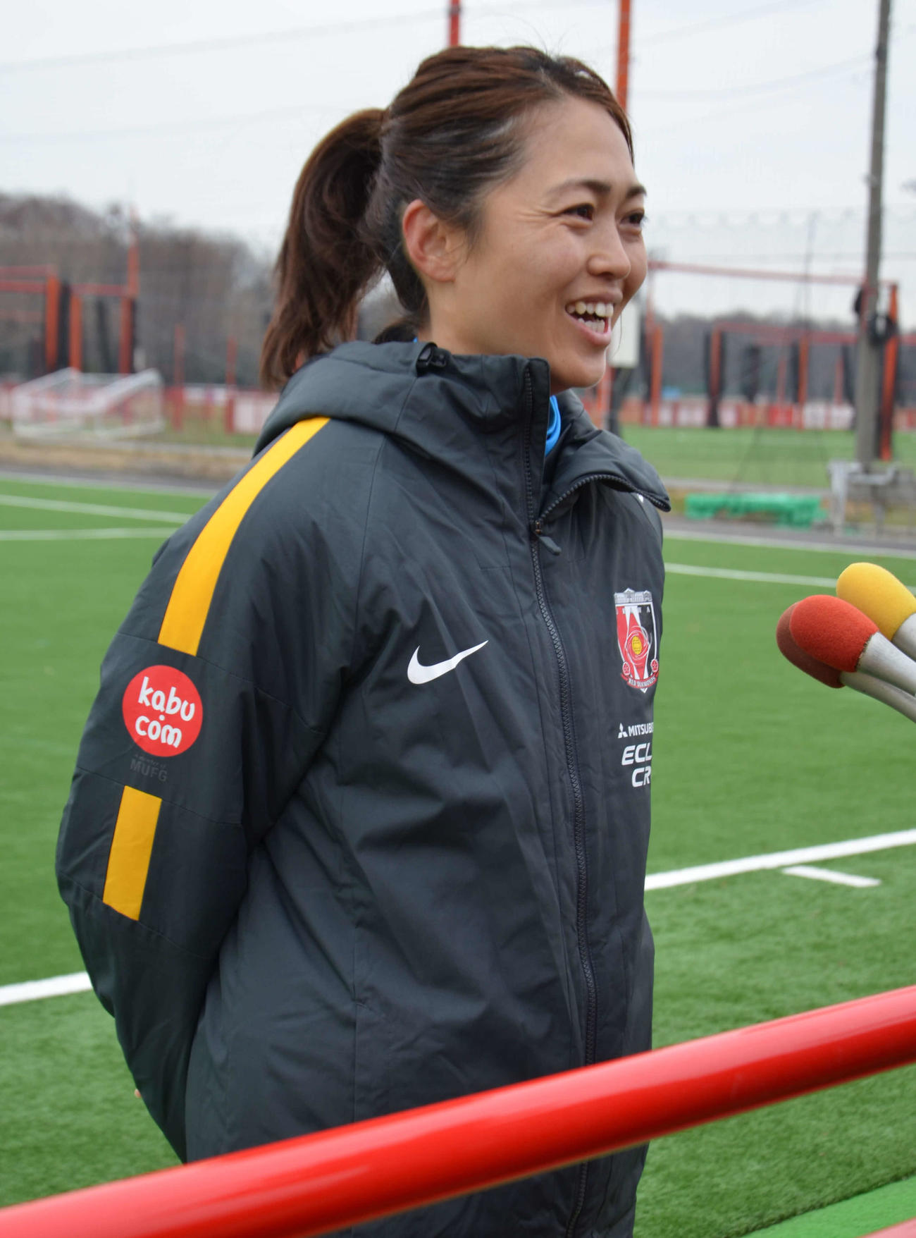 今季初練習を終え、取材に応じるFW安藤（撮影・松尾幸之介）