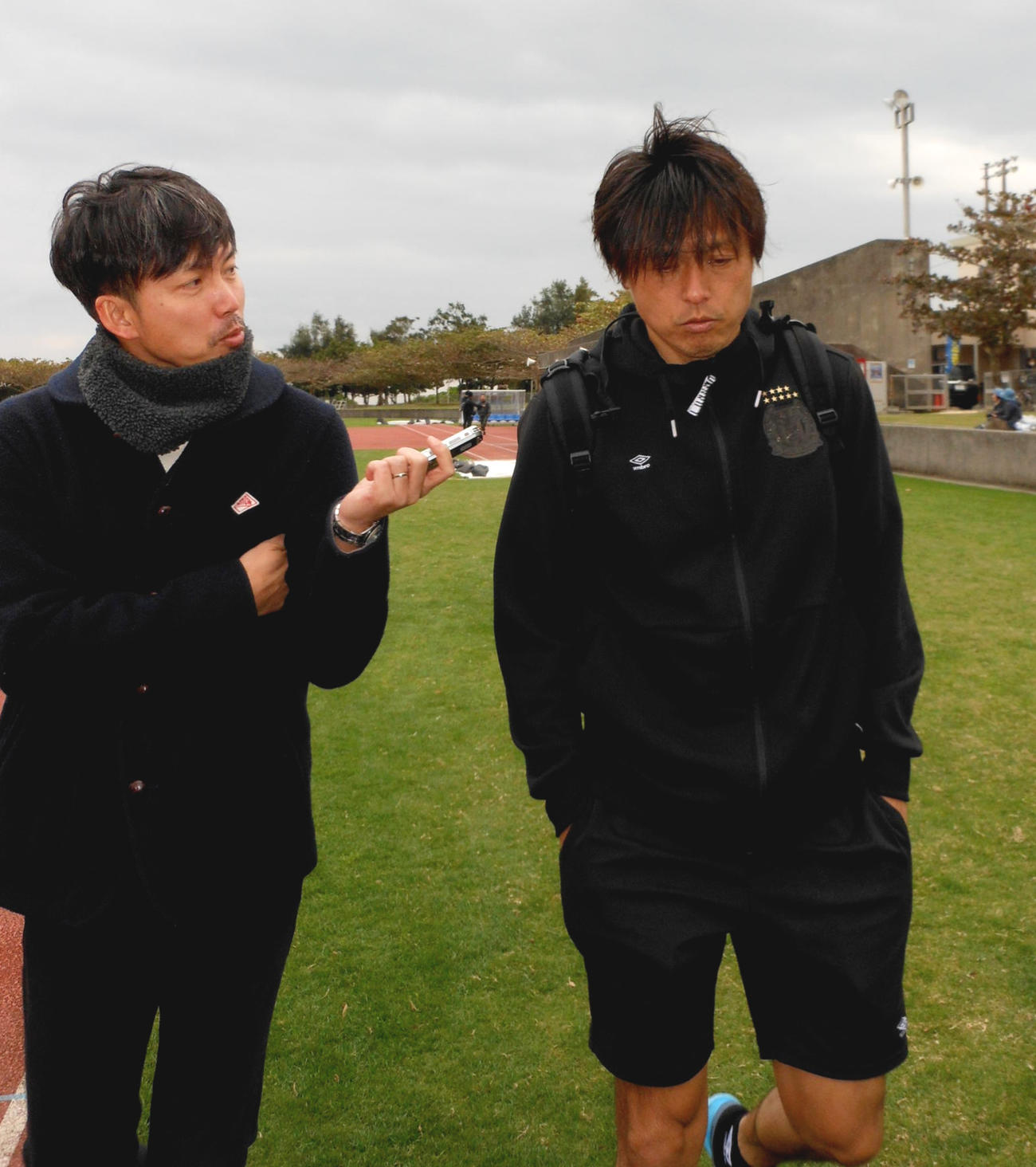 沖縄2次キャンプで取材に応じるG大阪MF遠藤