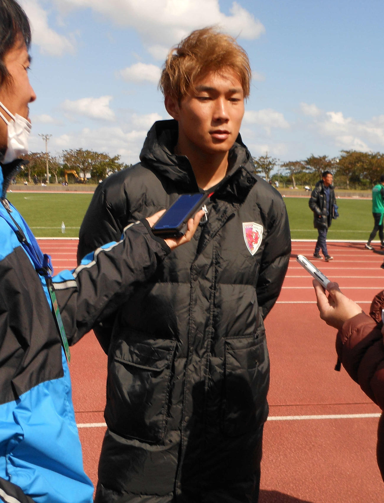 G大阪との練習試合後に取材に応じるJ2京都DF飯田