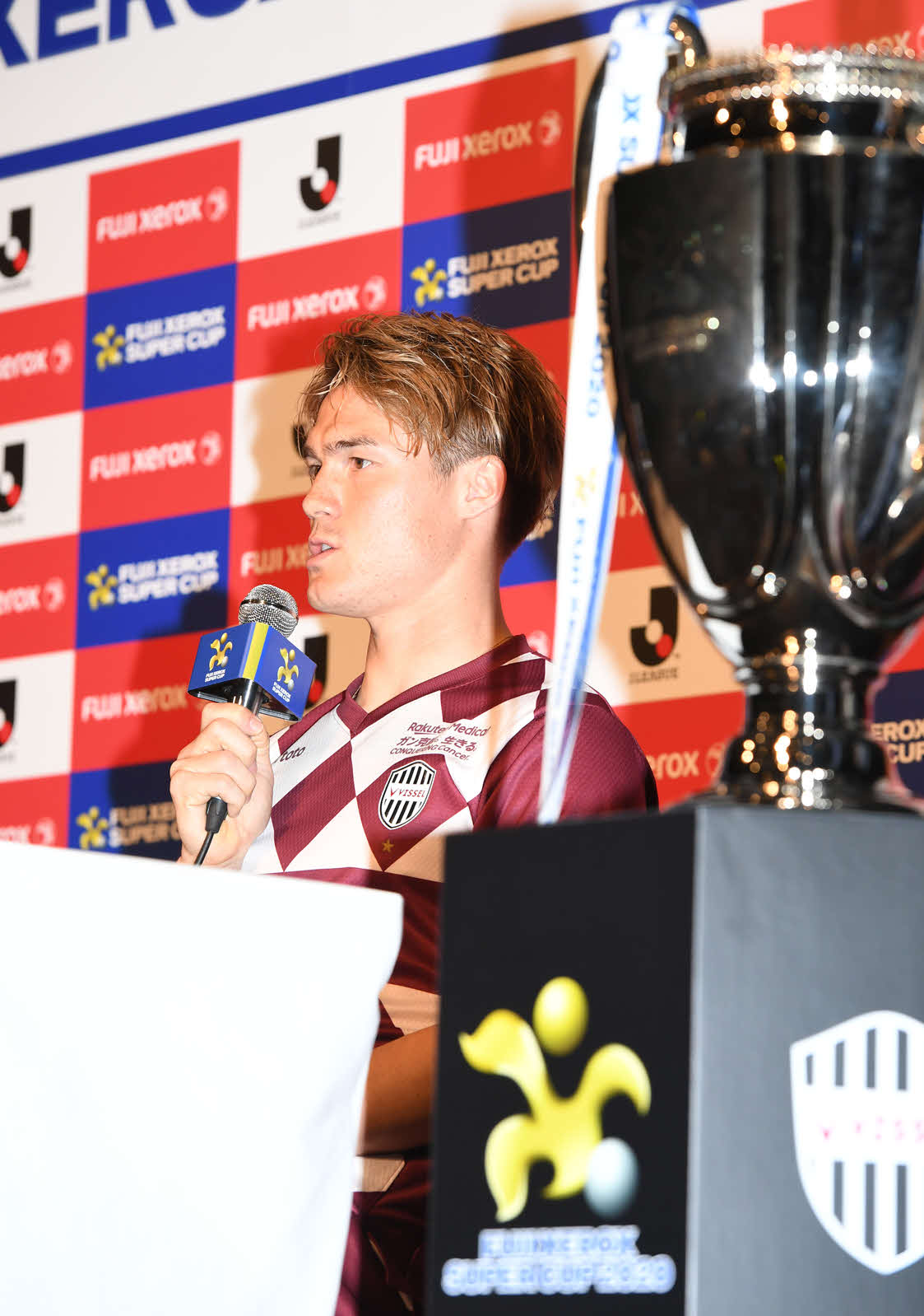 富士ゼロックス・スーパー杯の前日会見で神戸酒井は意気込みを語る（撮影・山崎安昭）