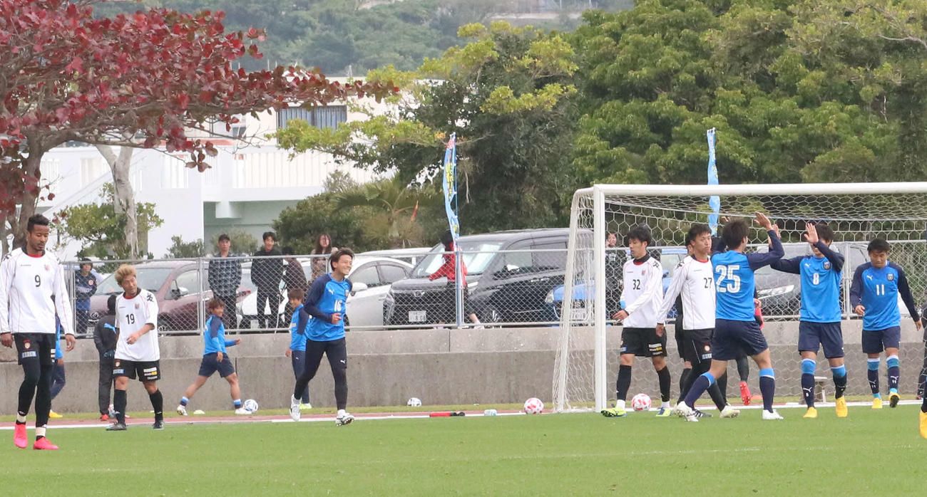 札幌対川崎F　失点を重ねる札幌イレブン（撮影・浅水友輝）
