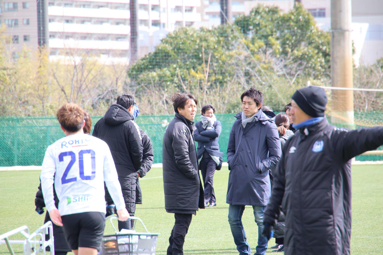 練習試合を終えた遠藤（中央）（撮影・南谷竜則）