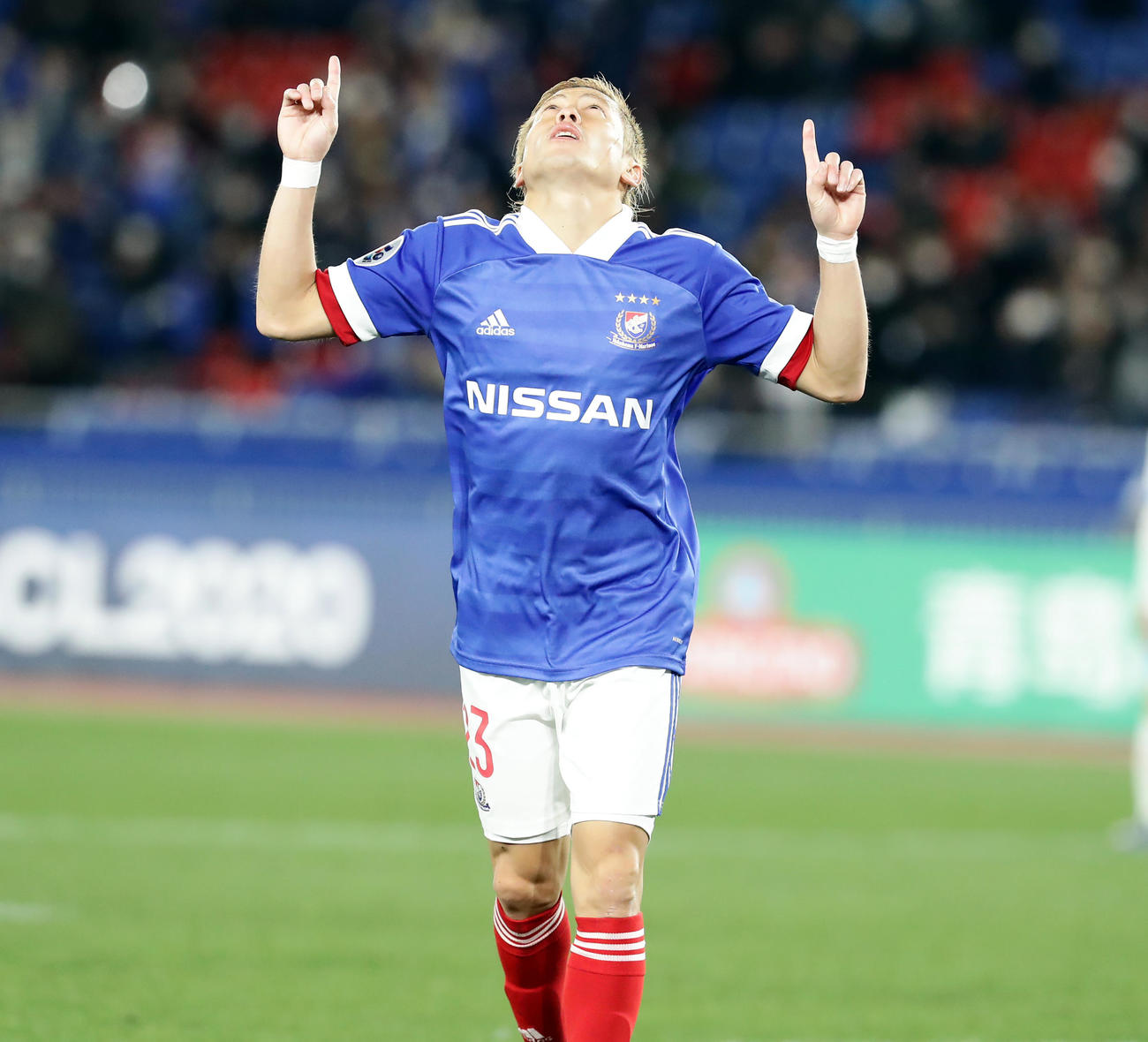 ACL横浜対シドニーFC　前半。チーム2点目のゴールを決め天を指差し喜ぶ横浜FW仲川（撮影・浅見桂子）