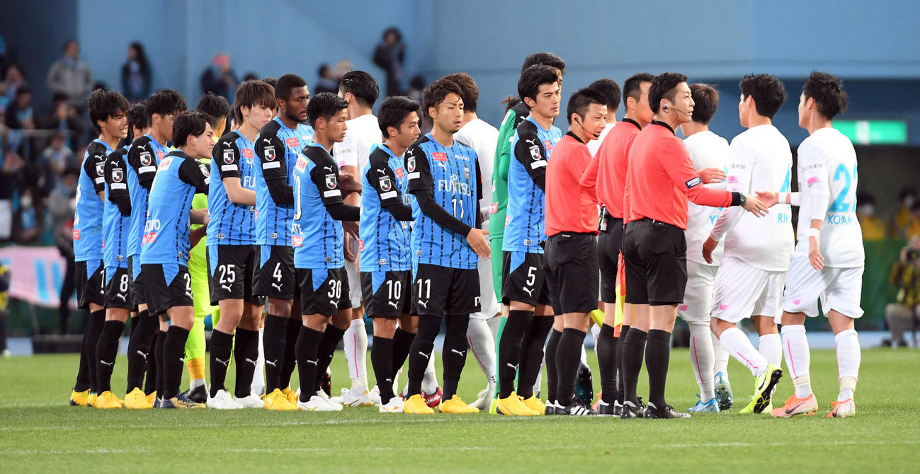 川崎F対鳥栖　スコアレスドローに終わった川崎Fイレブン（撮影・たえ見朱実）