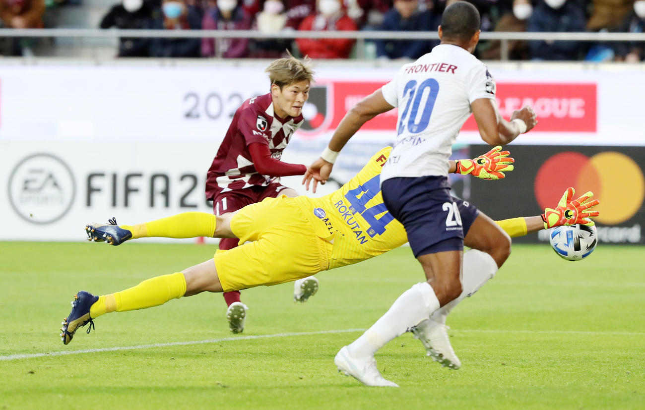 神戸対横浜FC　後半、神戸FW古橋は同点ゴールを決める（撮影・加藤哉）