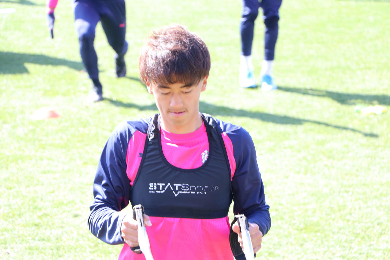 トレーニングを行う西川（撮影・南谷竜則）
