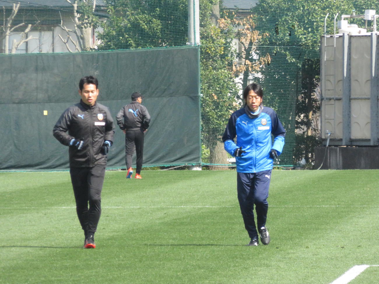 ランニングをする川崎FのMF中村