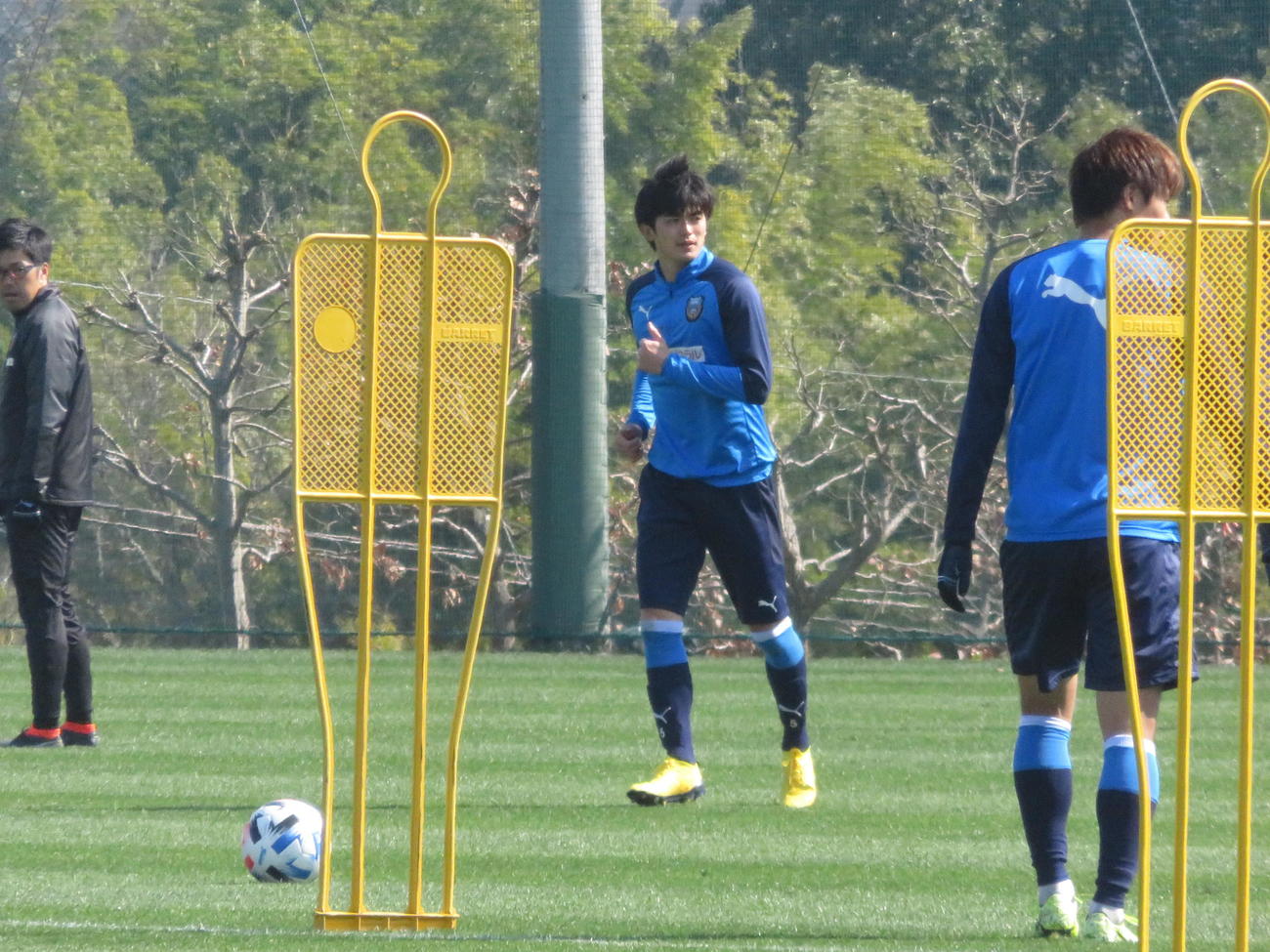 トレーニングに励む川崎FのDF谷口主将