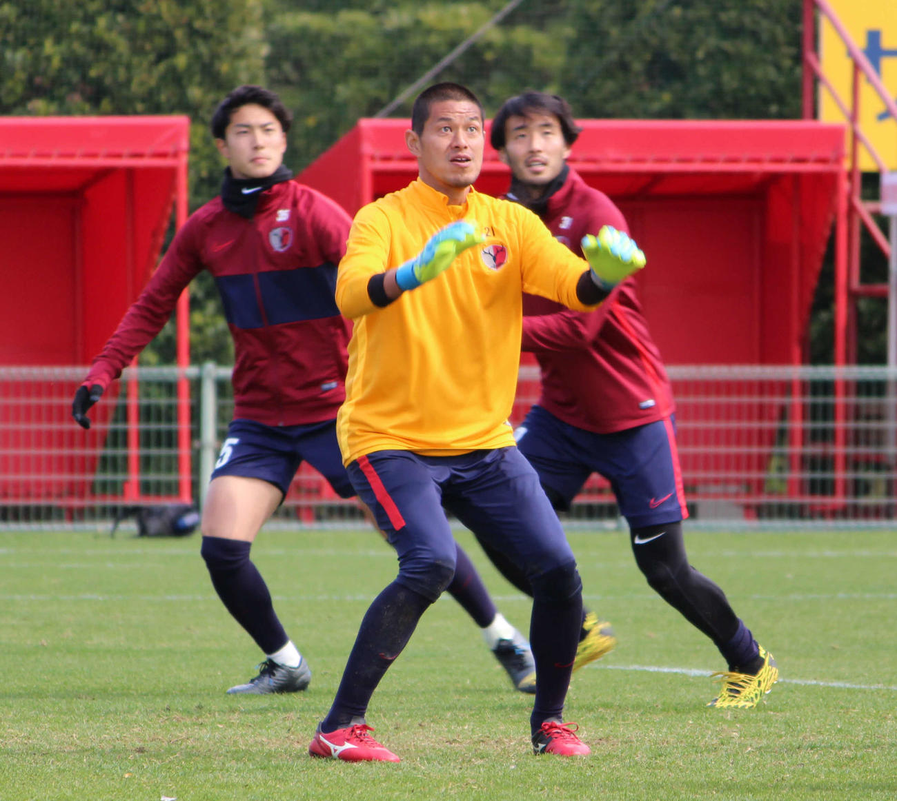 練習をする鹿島GK曽ケ端