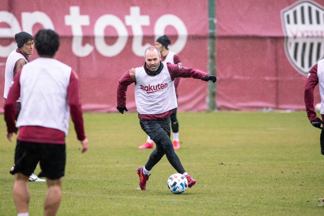 5連休明けで練習を再開させた神戸MFイニエスタら（C）VISSELKOBE