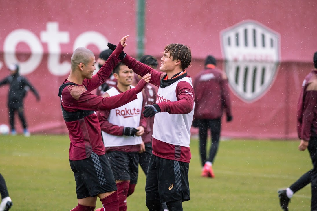 5連休明けで練習を再開させた神戸の選手ら（C）VISSELKOBE