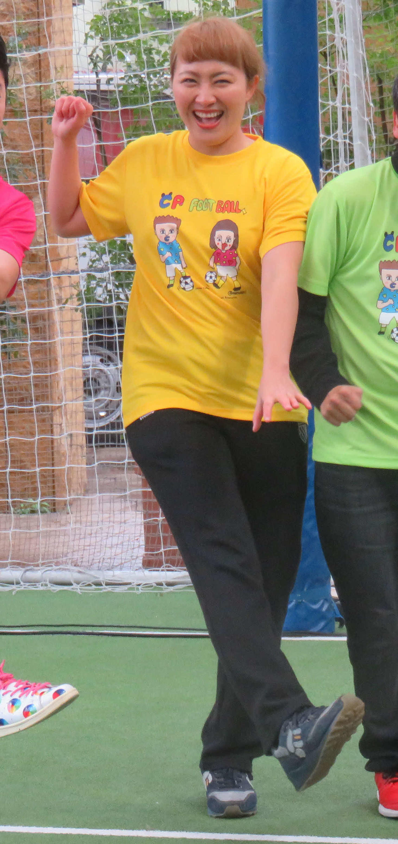 自身がデザインしたオリジナルTシャツを着てCPサッカーをPRした丸山桂里奈（撮影・松尾幸之介）