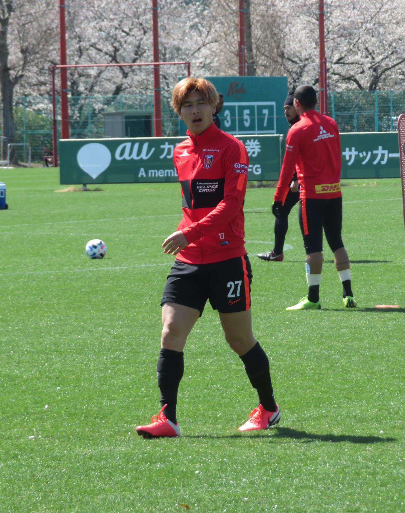 非公開練習に臨んだ浦和DF橋岡
