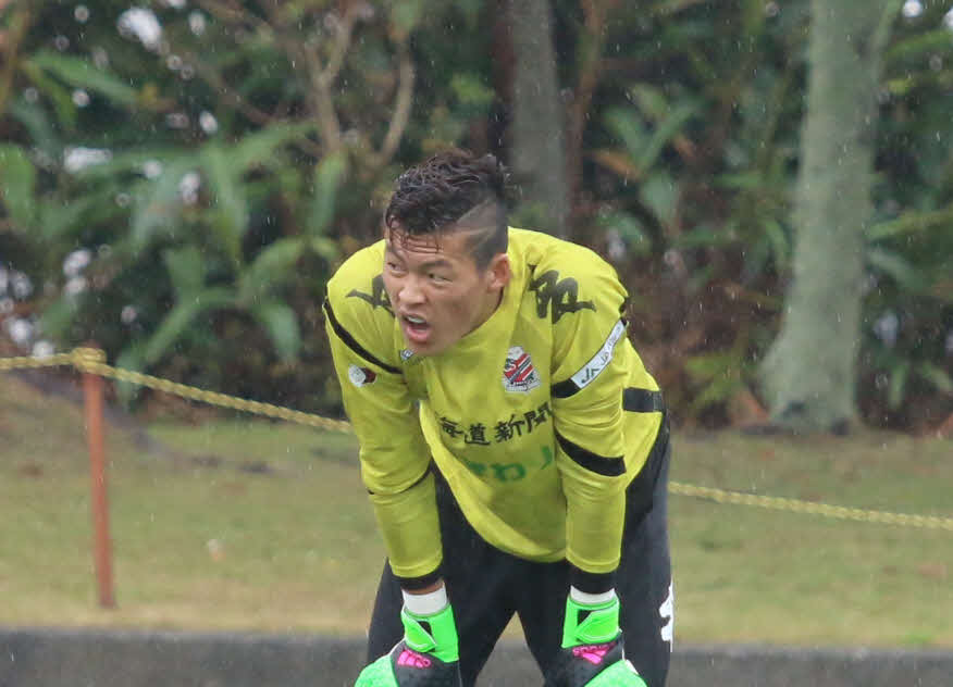 3本のラインが入った札幌GKクの髪形（2016年2月5日撮影）