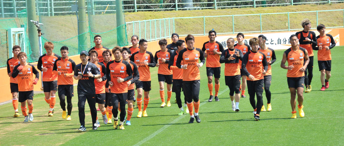 クールダウンする清水の選手たち（2020年4月4日撮影）