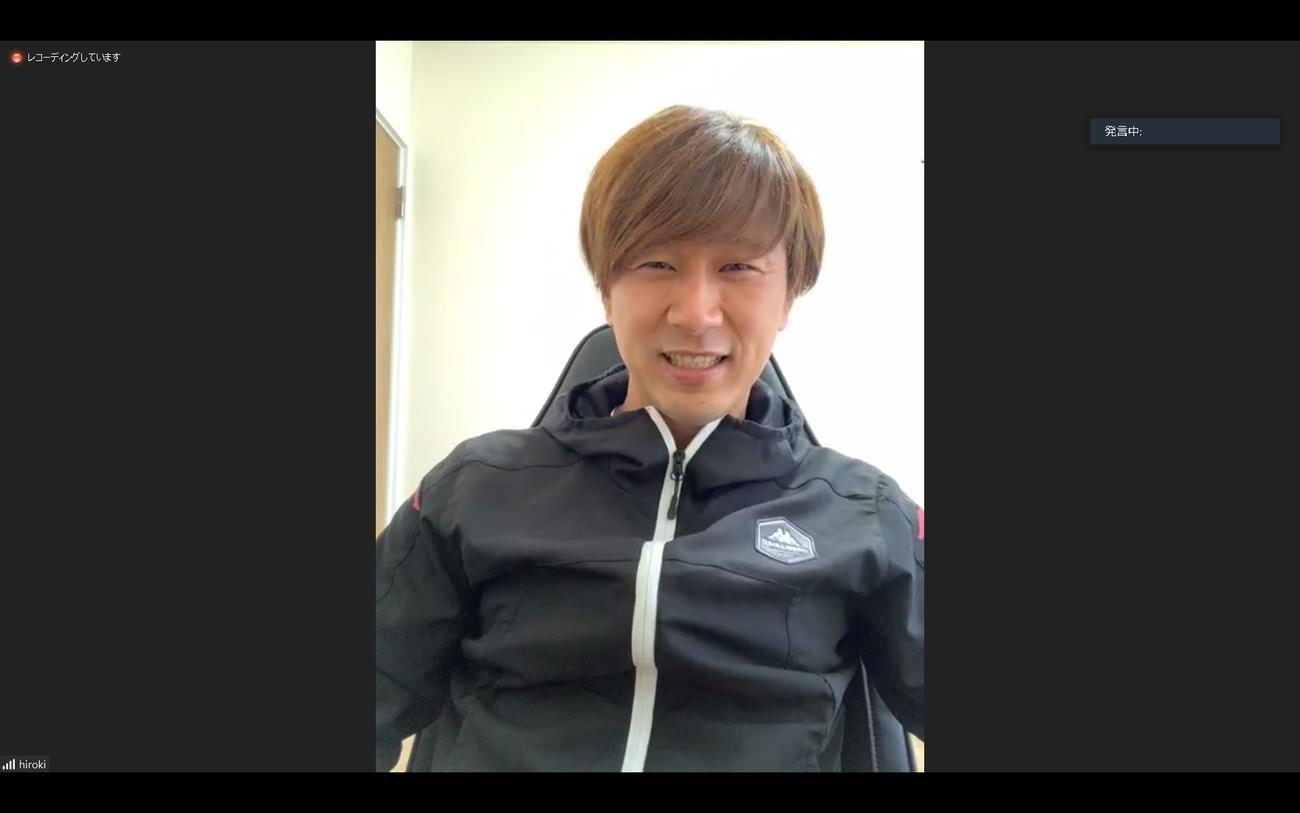自宅でオンライン取材を受ける札幌MF宮沢主将