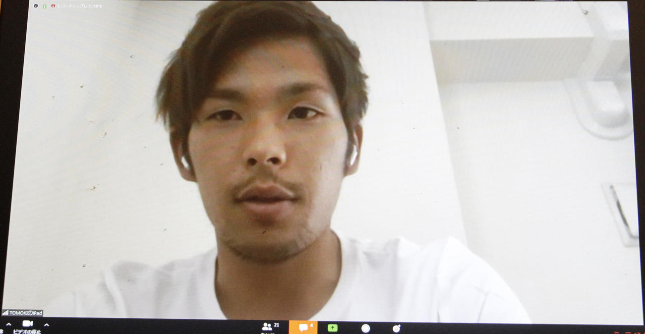 オンライン取材に応じる大分DF岩田（撮影・菊川光一）