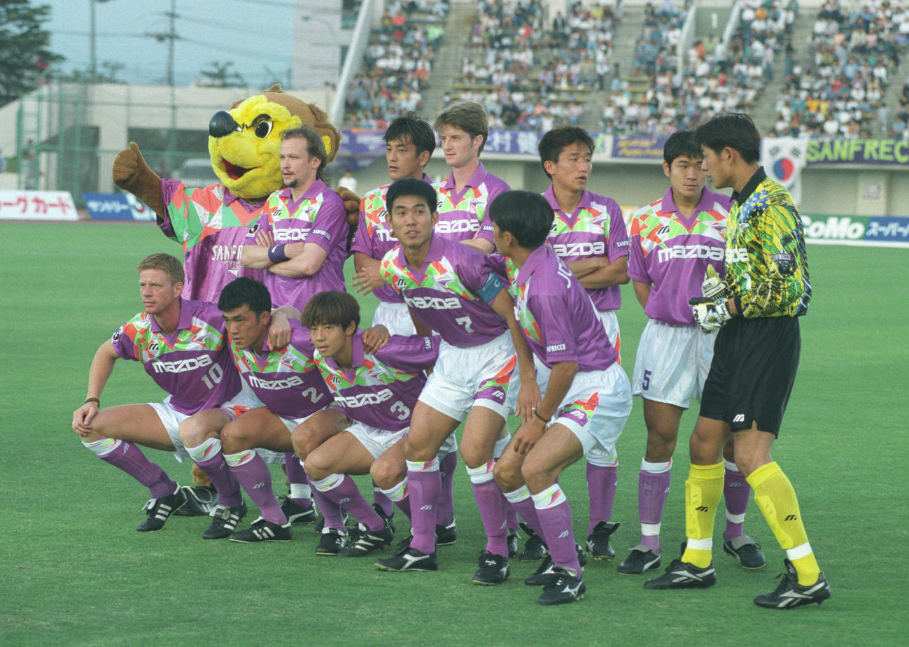 95年6月22日、ホームでG大阪と対戦する広島のスタメン集合写真