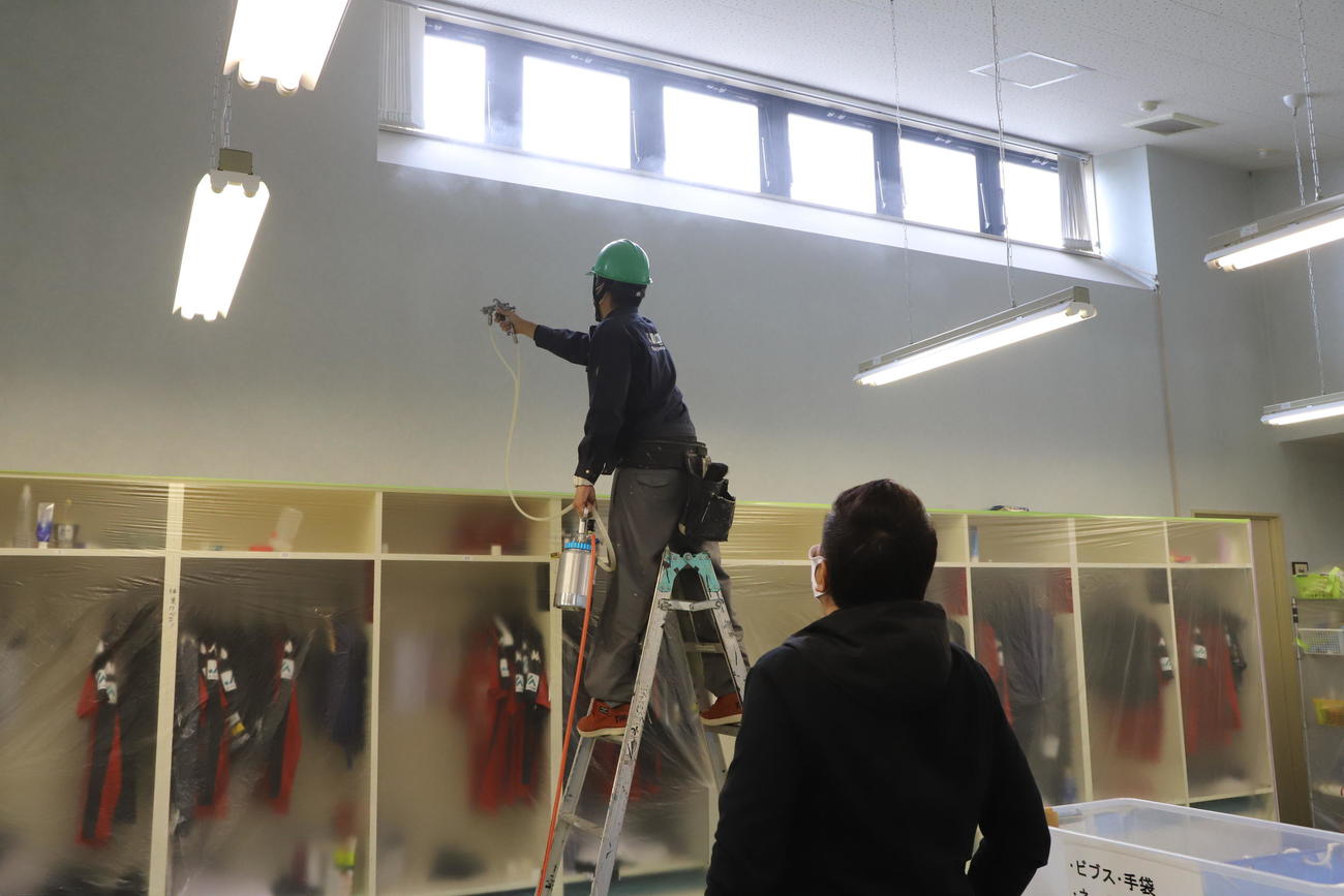 抗菌施工される札幌のクラブハウス（クラブ提供）