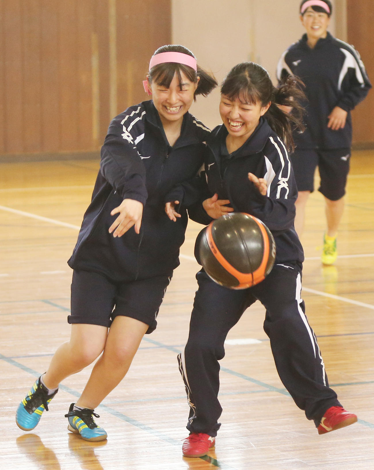 バスケットボールでは笑顔があふれた
