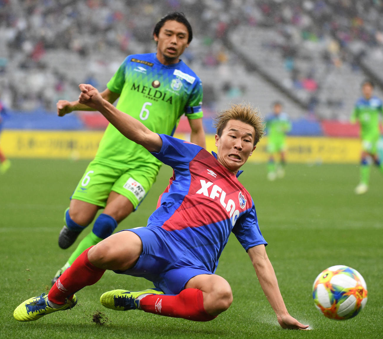 懸命にボールを追う東京FW永井謙佑（2019年11月23日撮影）