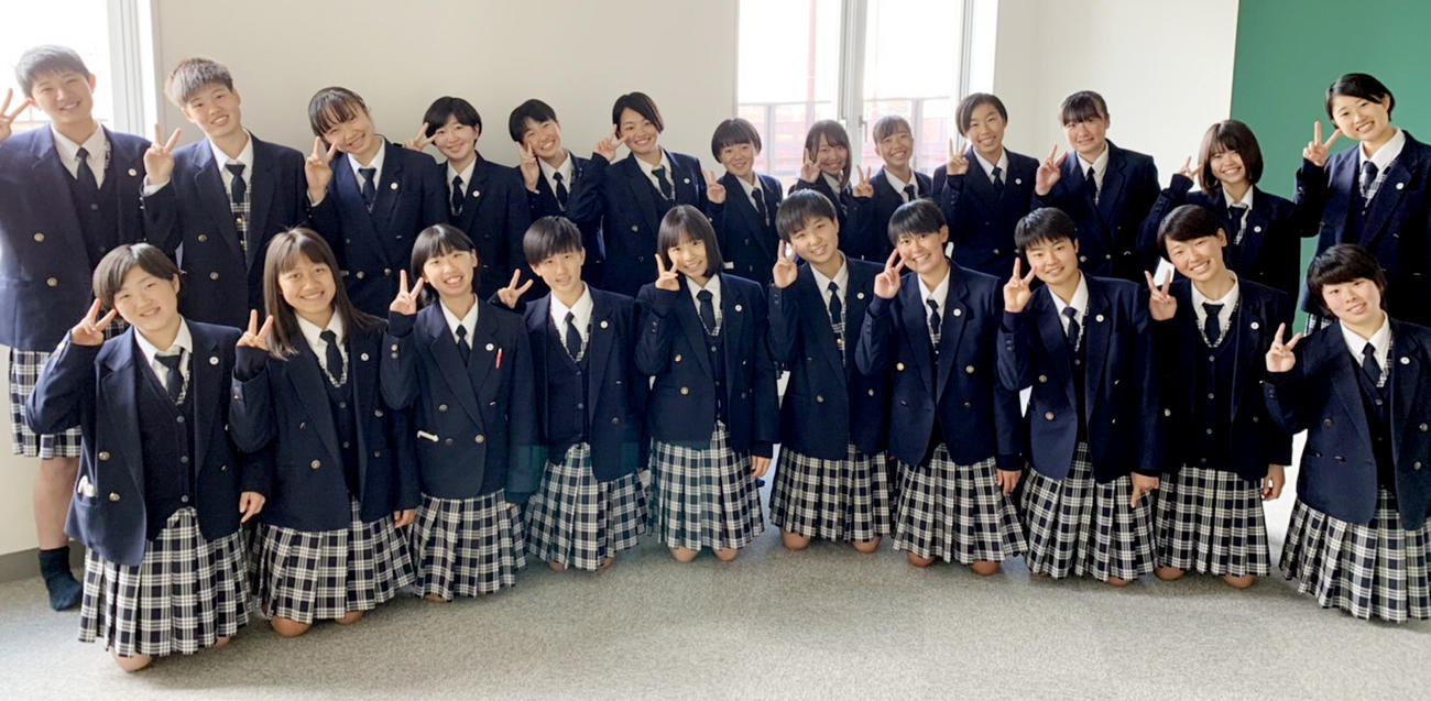 4月9日の始業式に集まった聖和学園の3年生たち（提供・聖和学園）