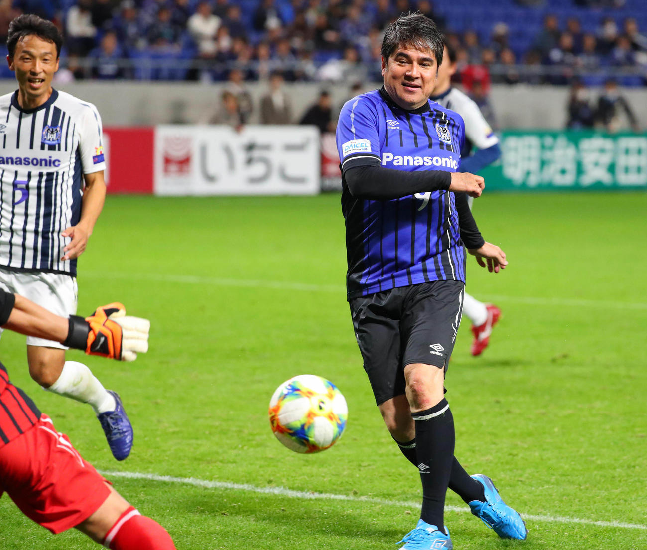 ガンバ大阪OB戦で決勝ゴールを決めた永島昭浩（2019年11月23日撮影）