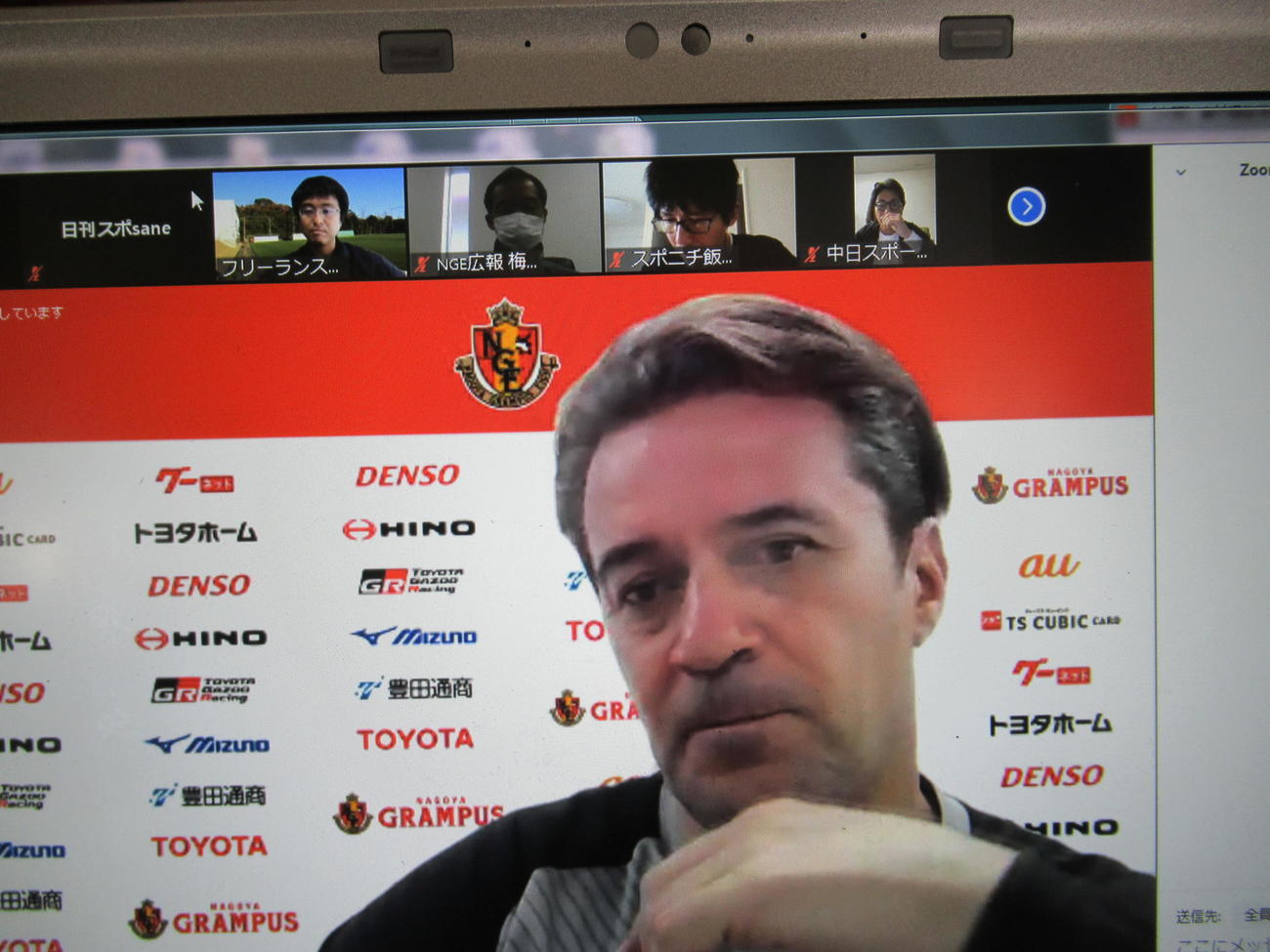 オンラインの取材に応じた名古屋フィッカデンティ監督（名古屋グランパス提供）